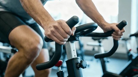 （オールハンドで行うフェイシャルエステでお肌に溜まった老廃物をデトックスします）